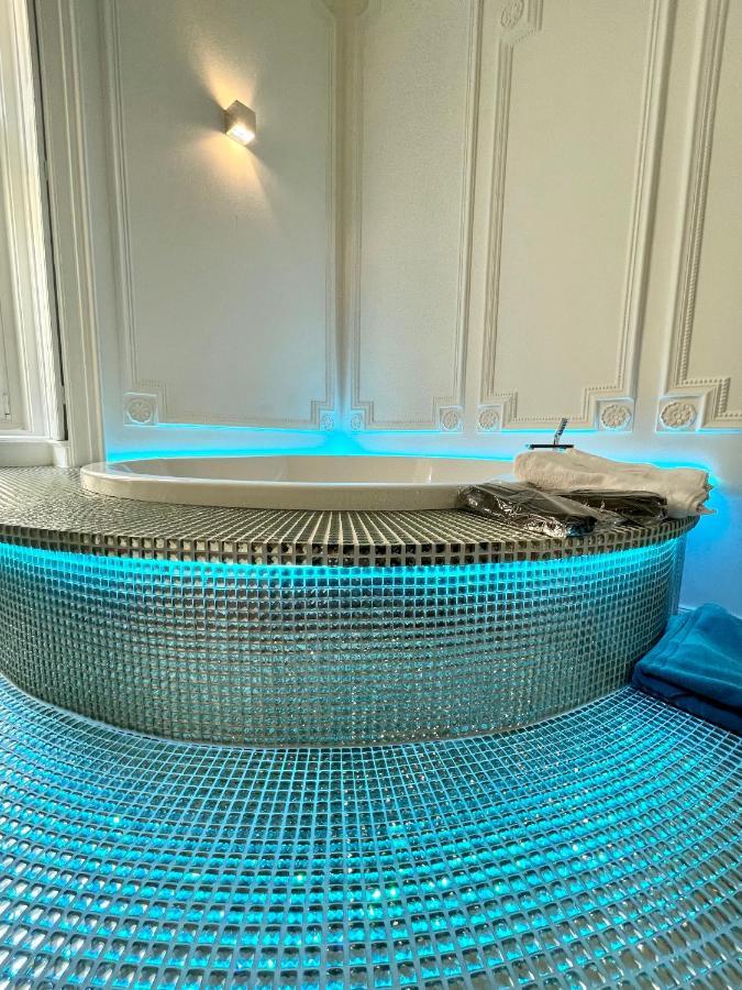 Enzo Capo Jacuzzi Andrassy Apartment Budapesta Exterior foto