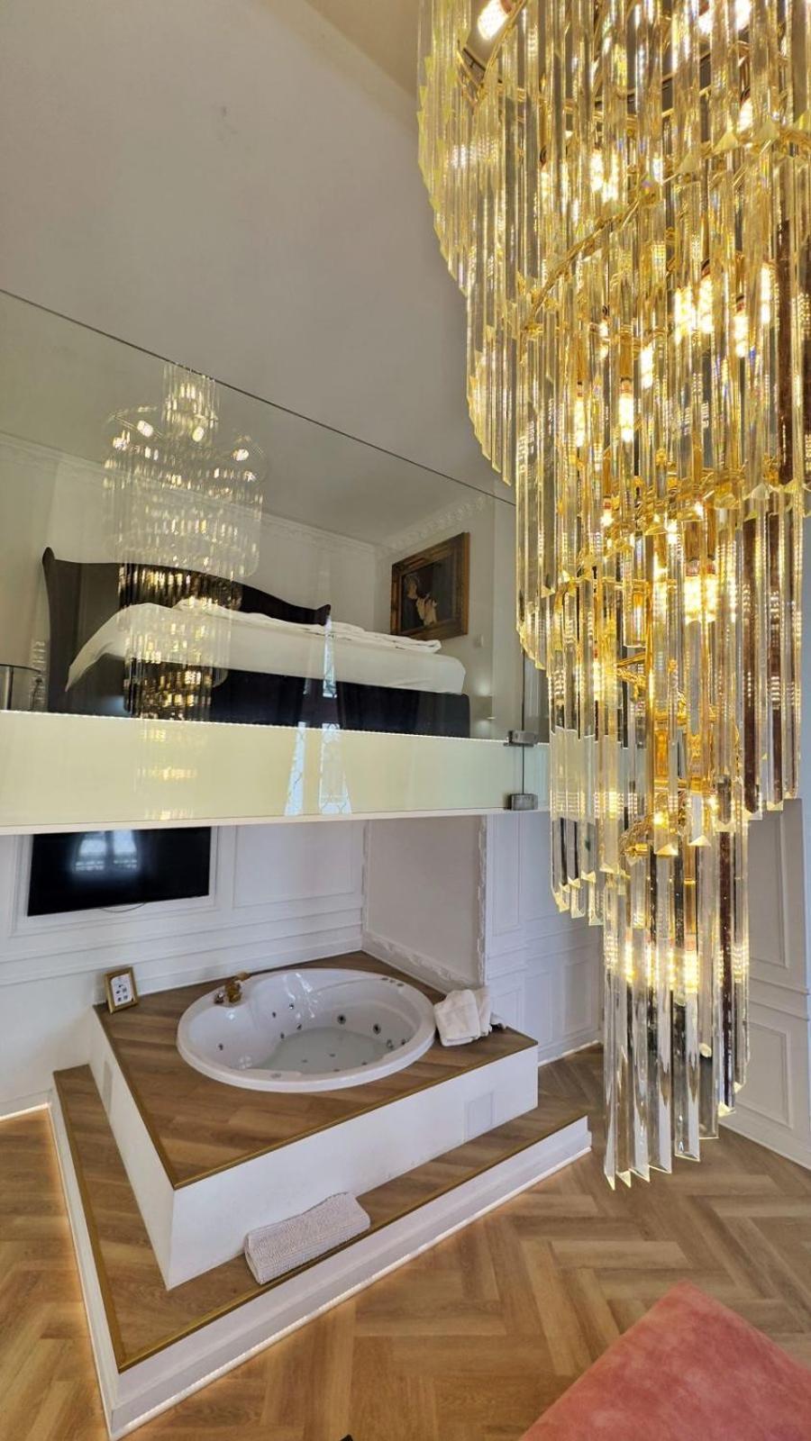 Enzo Capo Jacuzzi Andrassy Apartment Budapesta Exterior foto