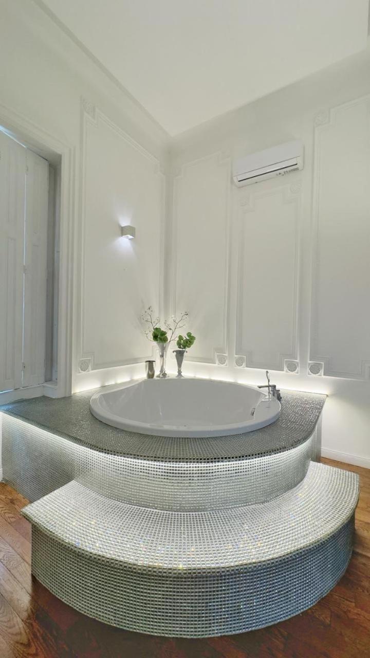 Enzo Capo Jacuzzi Andrassy Apartment Budapesta Exterior foto